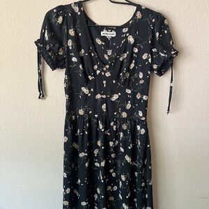 Inspired Hearts Black Daisy-Print Midi Dress